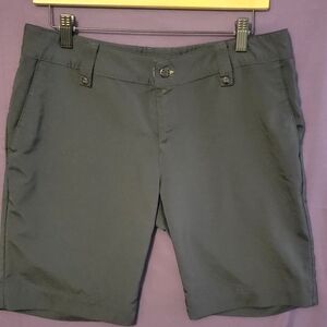 Women's Unser Armour Performance Golf  Shorts Black . Size 8